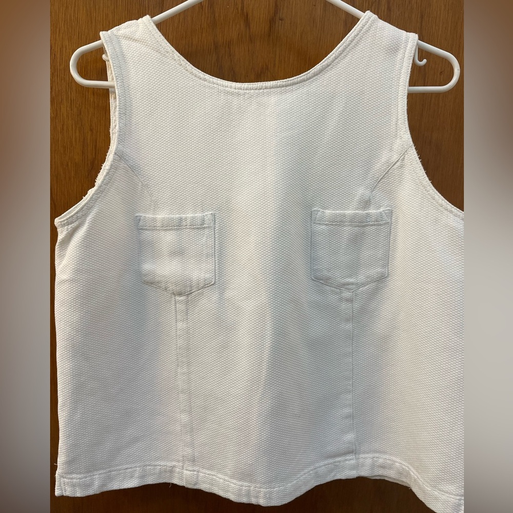 Cute cotton crop top with button back and front patch pockets